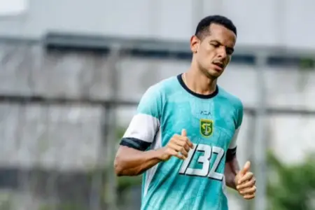 Leo Lelis Target Kemenangan Persebaya Saat Menjamu Borneo FC di GBT Surabaya Foto BeritaJatim.com