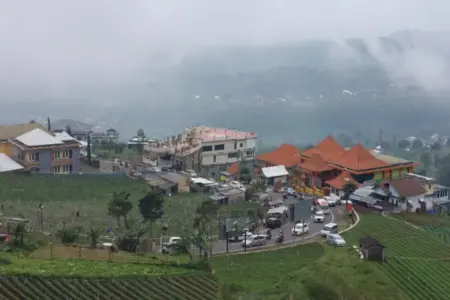 Cuaca Selasa 16 Desember 2025, Ngawi dan Magetan Berawan Seharian Foto BeritaJatim.com