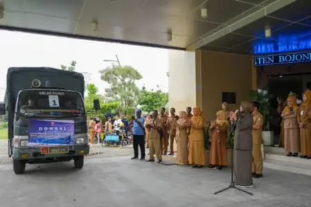 Bojonegoro Peduli: Pemkab Kirim 10 Truk Bantuan Tahap Kedua untuk Korban Bencana Sumatra Foto BeritaJatim.com
