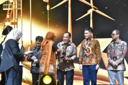 Komitmen Pemprov Jatim di Sektor EBT Diganjar Penghargaan Bertubi-tubi Foto BeritaJatim.com