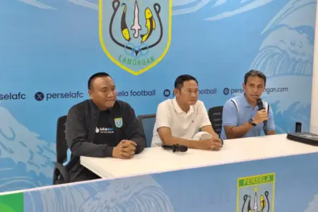 Persela Lamongan Resmi Tunjuk Bima Sakti sebagai Pelatih Kepala Foto BeritaJatim.com