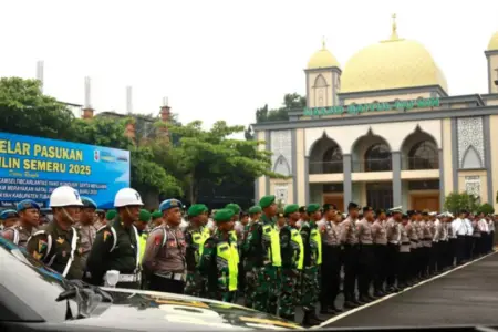 Operasi Lilin Semeru 2025 di Tuban, Ratusan Personel Gabungan Diterjunkan Jelang Nataru Foto BeritaJatim.com