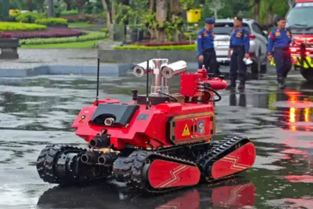 Pemkot Surabaya Pamerkan Unit Tempur Robotik dan Hamzat untuk Atasi Bencana, Seperti Apa? Foto BeritaJatim.com