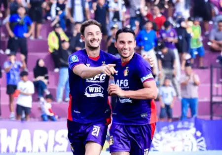 Persik Kediri Tundukkan Persis Solo 2-1, Tutup Putaran Pertama BRI Super League 2025-2026 dengan Kemenangan Foto BeritaJatim.com
