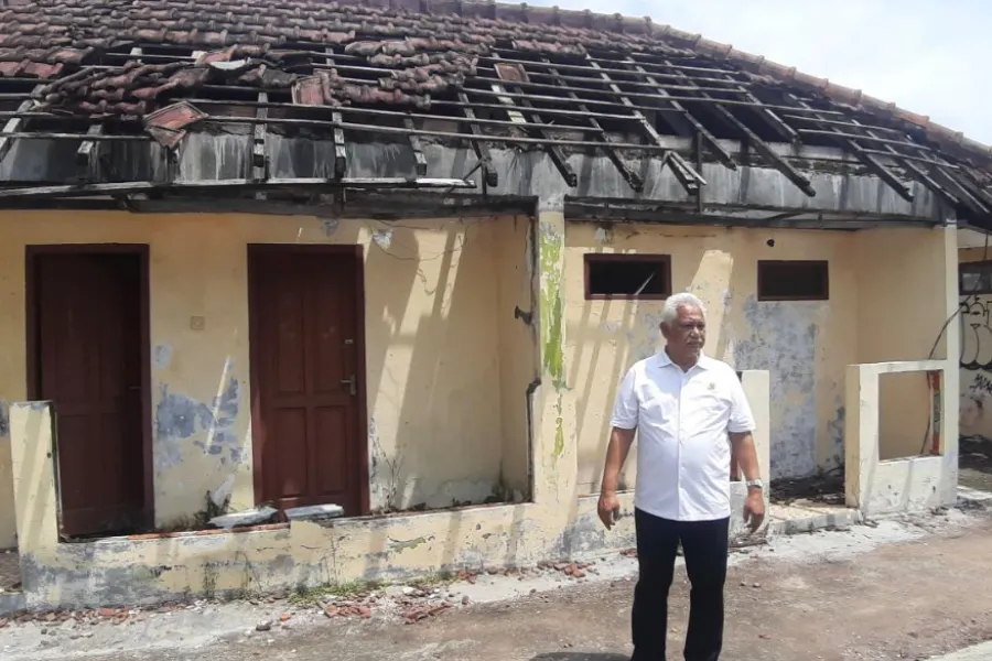 Fasilitas Alun-Alun Merdeka Ngawi Rusak Parah, Ketua DPRD Soroti Kinerja Disparpora Foto BeritaJatim.com
