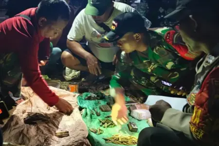 Warga Bojonegoro Geger, Ratusan Amunisi Berbagai Kaliber Ditemukan Tersembunyi di Gua Lowo Foto BeritaJatim.com