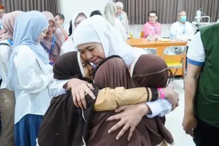 Hari Ibu ke-97 Tahun 2025, Gubernur Khofifah Ajak Bahagiakan dan Lindungi Perempuan Foto BeritaJatim.com