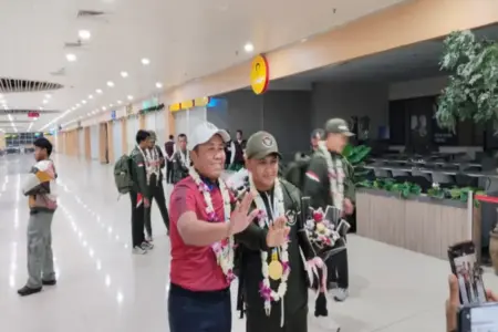 Unesa Sebut Para Atlet dan Official Harumkan Nama Universitas Foto BeritaJatim.com