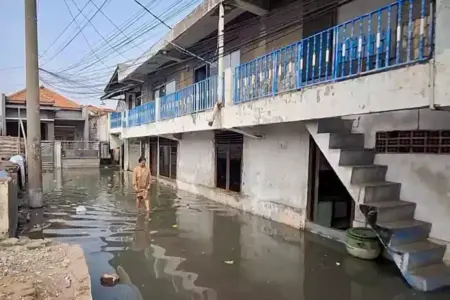BMKG Peringatkan Potensi Banjir Rob di Pesisir Jatim Saat Pergantian Tahun 2026 Foto BeritaJatim.com