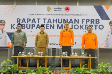 Pemkab Mojokerto Gelar Rapat Tahunan FPRB 2025, Gus Barra Tegaskan Pentingnya Ketangguhan Masyarakat Hadapi Bencana Foto BeritaJatim.com