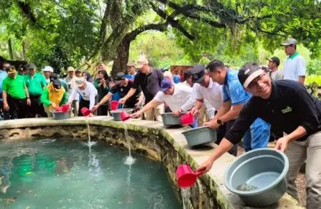 Tebar 1.200 Benih Ikan Tawes dan Tanam 500 Bibit Pohon di Sendang Slaji Jombang Foto BeritaJatim.com