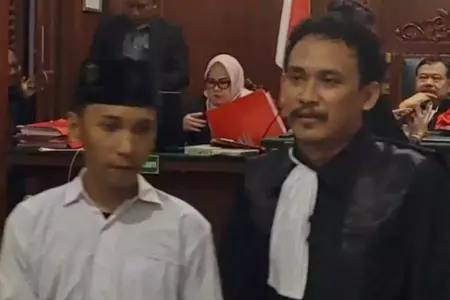 Ikut Unjukrasa Anarkis di Gedung Grahadi, Achmad Rivaldo Diadili Foto BeritaJatim.com
