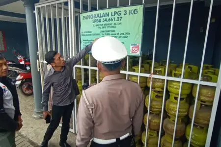 Jelang Nataru 2026, Satgas Pangan Temukan Stok Elpiji 3 Kg Kosong di Blitar Foto BeritaJatim.com