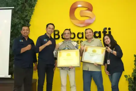 Hendy Setiono dan Baba Rafi Enterprise Borong Penghargaan di SBA 2025 Foto BeritaJatim.com