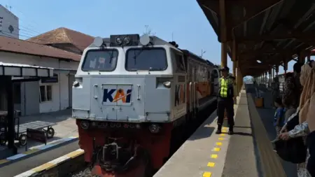 Angkutan Nataru: Lebih dari 17 Ribu Penumpang Gunakan Kereta Api di Stasiun Mojokerto Foto BeritaJatim.com