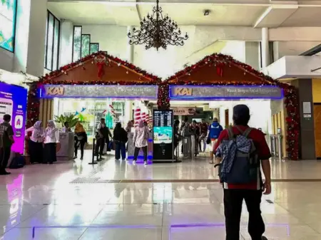 Tiket Libur Nataru 2025 KAI Daop 8 Surabaya Laris Manis: 3 Kota Jadi Tujuan Favorit Foto BeritaJatim.com