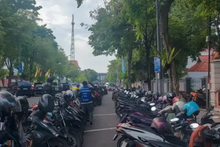 Realisasi Belum Maksimal, Eri Cahyadi Pastikan Tak Ada Kebocoran Pajak Parkir Surabaya Foto BeritaJatim.com