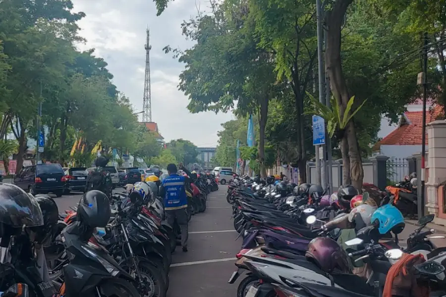 Realisasi Belum Maksimal, Eri Cahyadi Pastikan Tak Ada Kebocoran Pajak Parkir Surabaya Foto BeritaJatim.com