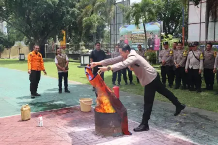 Polres Magetan Latih Bhabinkamtibmas Teknik SAR dan Pemadaman Kebakaran, Siaga Darurat Foto BeritaJatim.com