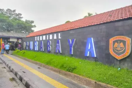 Puncak Libur Nataru 2025, 25 Ribu Penumpang Padati Terminal Purabaya Foto BeritaJatim.com
