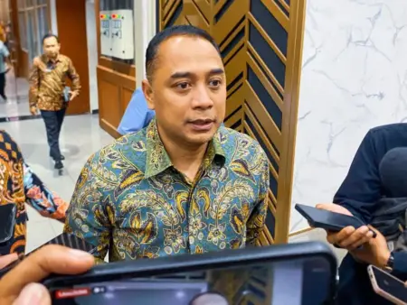 Eri Cahyadi Bongkar Penyimpangan Beasiswa Pemuda Tangguh Surabaya, Anak Pejabat Ikut Lolos Foto BeritaJatim.com