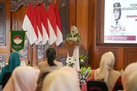 Wali Kota Mojokerto Tekankan Peran Strategis Keluarga untuk Indonesia Emas 2045 Foto BeritaJatim.com