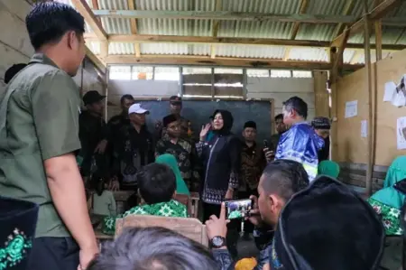 Sekolah Darurat di Tambakrejo Bojonegoro Digeruduk Pembangunan Usai Viral Foto BeritaJatim.com