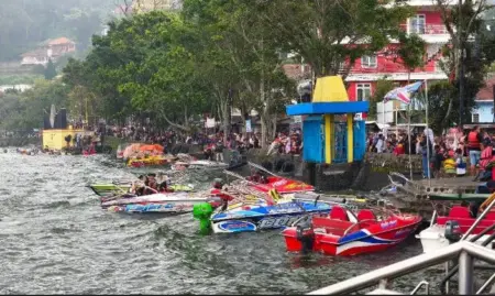 Libur Tahun Baru 2026, Kunjungan ke Telaga Sarangan Tembus 21 Ribu Wisatawan Foto BeritaJatim.com
