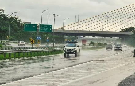 Libur Tahun Baru, 102.976 Kendaraan Masuk Lewat GT Karanganyar Foto BeritaJatim.com