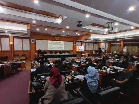 Bapemperda DPRD Gresik Catat 530 Perda Masuk Evaluasi dan Kajian pada 2026 Foto BeritaJatim.com