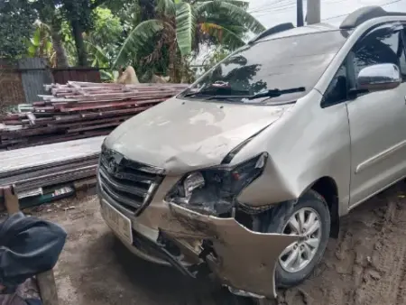Terlibat Kecelakaan dengan Mobil Innova, Warga Menganti Gresik Meninggal Foto BeritaJatim.com