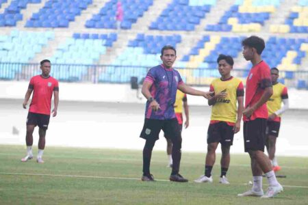 Ditinggal Bustos, Persela Siapkan Opsi Gelandang Alternatif Hadapi Persiba Foto BeritaJatim.com