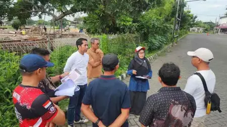 Dinilai Sebabkan Banjir, Warga Keputih Surabaya Tolak Pembangunan Jembatan Foto BeritaJatim.com
