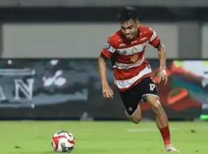 Paulo Sitanggang Antusias Hadapi Persebaya di Derby Suramadu Meski Tanpa Penonton Foto BeritaJatim.com