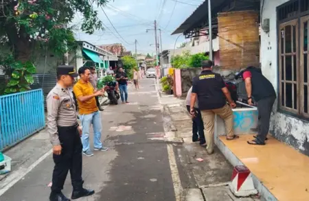 Malam Tahun Baru Berakhir Tragis, Pemuda di Madiun Tewas Ditusuk Temannya Foto BeritaJatim.com