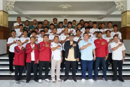 Tim Inter Kediri Dilepas Wakil Wali Kota Menuju 32 Besar Liga 4 Piala Gubernur Jatim Foto BeritaJatim.com