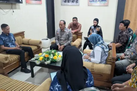 Isu Dugaan Pungli Mencuat, Camat dan DPMD Kabupaten Madiun Beri Klarifikasi ke Kejari Foto BeritaJatim.com