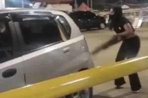Fakta Baru Mobil Dirusak Perempuan di Kalianget, Ternyata Milik ABK Asal Sidoarjo Foto BeritaJatim.com