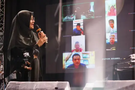Refleksi Akhir Tahun di Taman Blambangan, Bupati Ipuk Ajak Warga Banyuwangi Saling Menguatkan Foto BeritaJatim.com