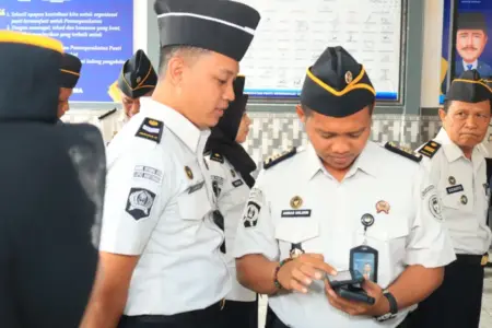 Berantas Judi Online, Lapas Banyuwangi Sidak Ponsel Seluruh Pegawai Foto BeritaJatim.com